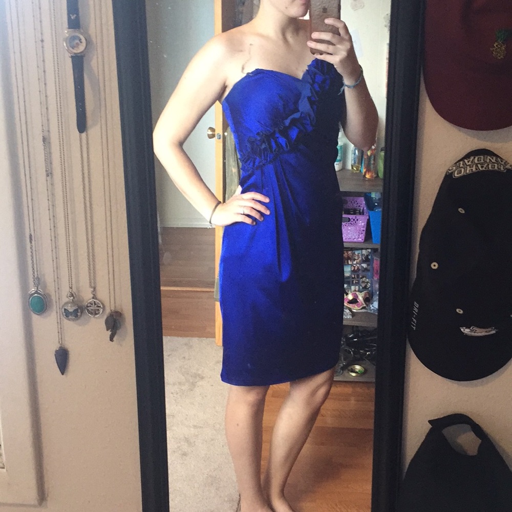 Gorgeous semi formal dress!